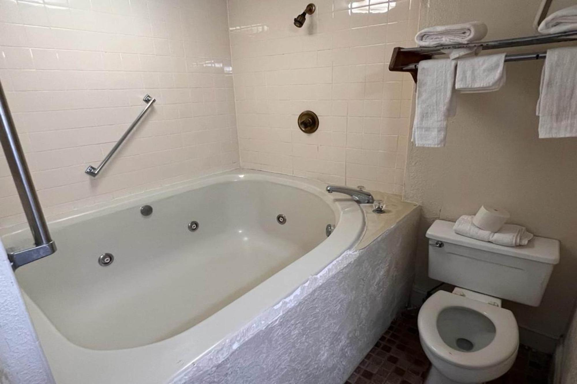 Super Inn&Suites Milledgeville Esterno foto